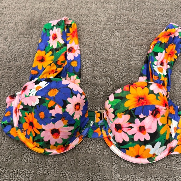 M WeWoreWhat Bikini - Picture 11 of 11